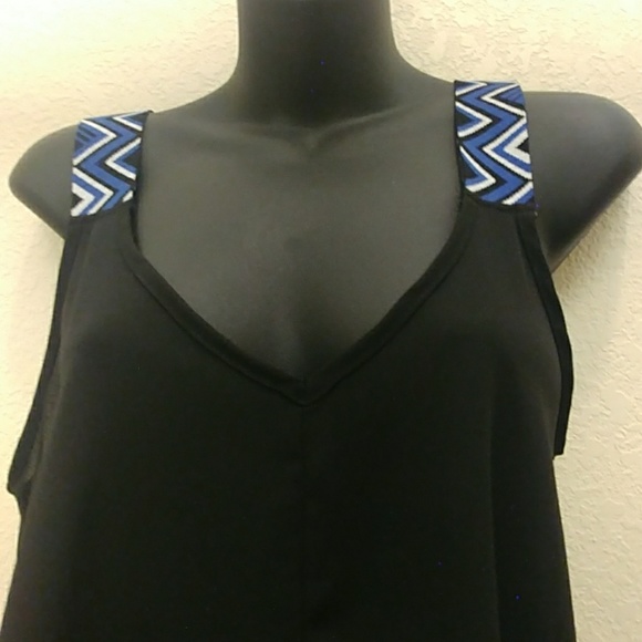 3/$25.-Bella D Crop Top - Picture 3 of 8